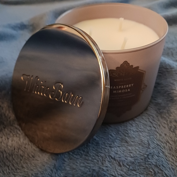 NEW | BATH & BODYWORKS/WHITE BARN 3-WICK CANDLE - Picture 6 of 6